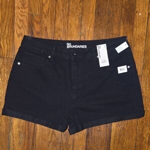 Women's No Boundaries Black Denim Shorts In Size 18